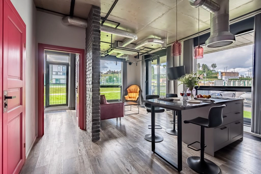 Апартамент в таунхаусе с отдельным входом Ohta Suite loft 24