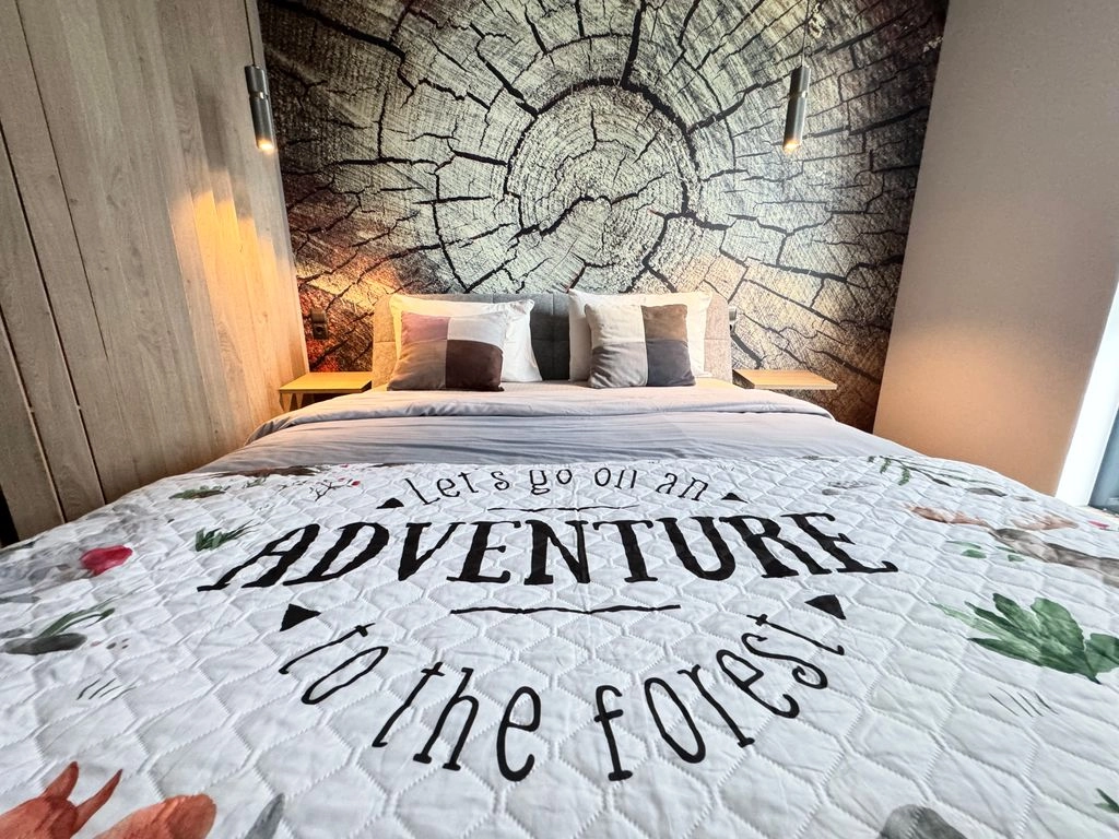 Апартамент в таунхаусе с отдельным входом охта Adventure Forest с камином