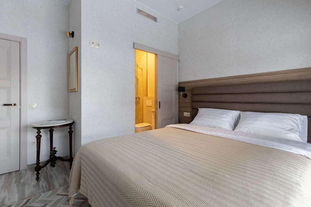 Апартамент в таунхаусе с отдельным входом Ohta Suite 4 с большой террасой , с видом на лес